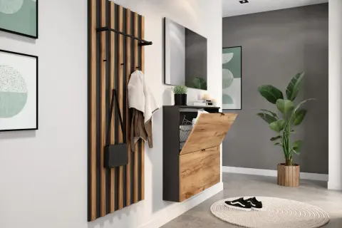 Moderne Garderobe mit Holzlamellen und Schuhschrank – kreative ausgefallene Garderoben Ideen für einen stilvollen Eingangsbereich.