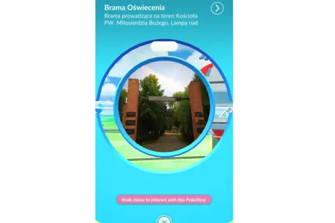 Brama Oświecenia, pokestop prowadzący do kościoła.