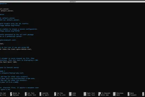Configuration Nginx pour un site web, incluant les directives pour Laravel et le traitement PHP.