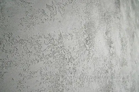 Beton dekoracyjny DIY: Idealna ściana krok po kroku. Uniknij błędów!