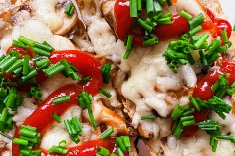 Pyszna zapiekanka z pieczarkami – łatwy przepis na wyjątkowy smak