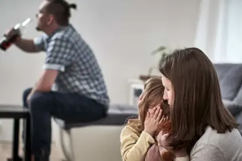 Pomoc osobie uzależnionej: Jak skutecznie wspierać i chronić siebie?