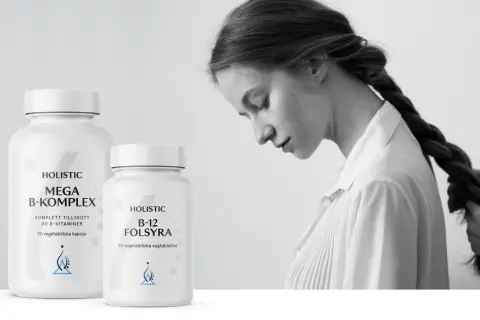 Två burkar med B-vitaminer, en med B-komplex och en med B12. En ung kvinna med flätat hår i bakgrunden.