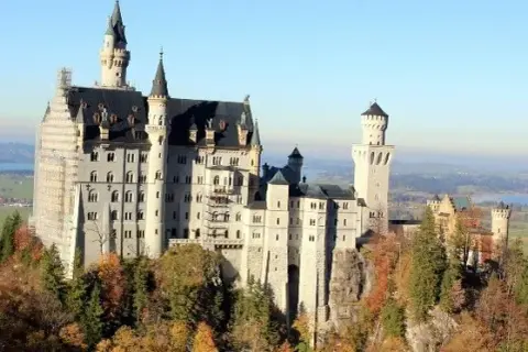 Zamek w Bawarii Neuschwanstein: Tajemnice, które musisz poznać