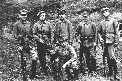 "Jak to na wojence ładnie": Nuty, chwyty, historia i wskazówki