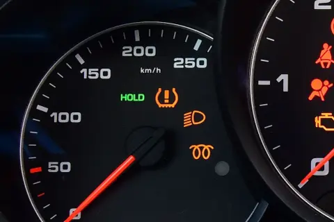 Jak skasować kontrolkę ciśnienia w oponach Lexus - proste kroki