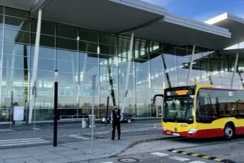 Wrocław jak dojechać na lotnisko: najlepsze opcje transportu i porady