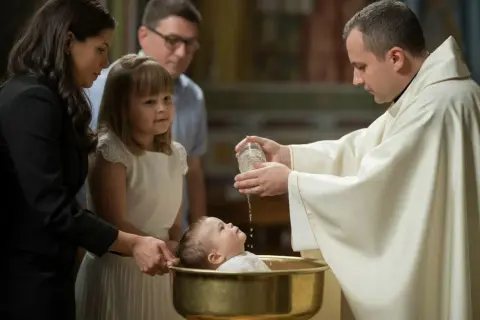 Dlaczego chrzest odbywa się po mszy? Wyjaśnienie praktyk liturgicznych i ich znaczenia