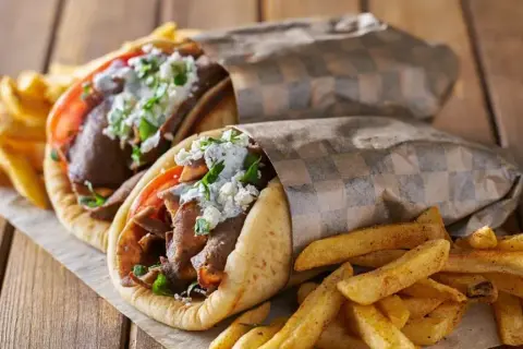 Doner kebab: Historia, skład, różnice jak rozpoznać dobry?