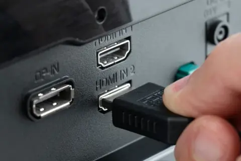 Jak podłączyć monitor do laptopa kablem HDMI bez problemów