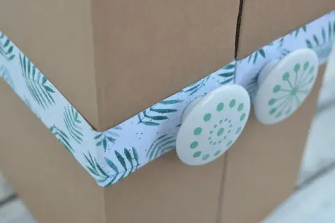 Jak zrobić szafkę z kartonu - proste sposoby na trwałe meble DIY