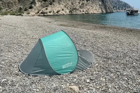 Jak złożyć namiot plażowy samorozkładający bez błędów i stresu