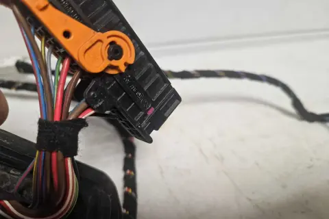 Wiązka elektryczna drzwi Skoda Fabia 2 – uniknij kosztownych napraw