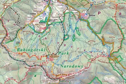 Szlak turystyczny przez Beskid Żywiecki, z zaznaczonymi szczytami Babiej Góry i okolicznymi dolinami.