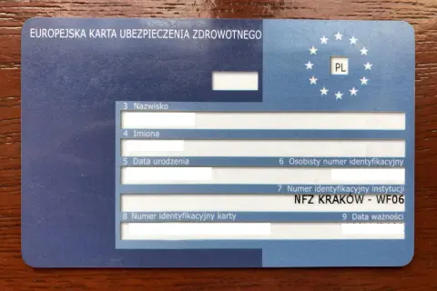 Europejska Karta Ubezpieczenia Zdrowotnego (EKUZ) z napisem NFZ KRAKÓW.