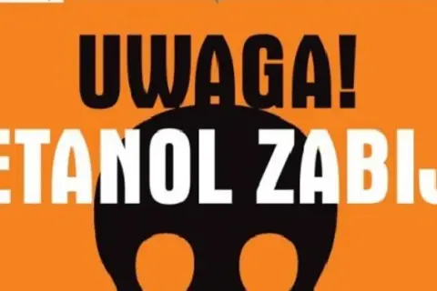 Uwaga! Metanol w winie zabija! Czarna czaszka na pomarańczowym tle ostrzega przed śmiertelnym zagrożeniem.