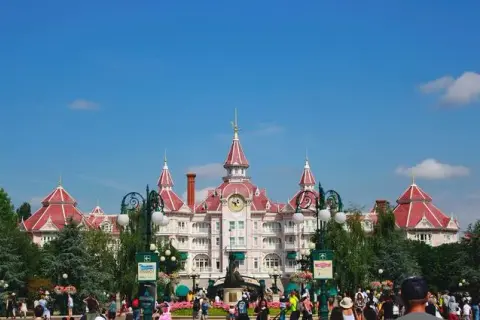 Czego nie można wnosić do Disneylandu – uniknij problemów na wejściu