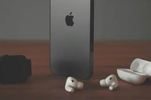 iPhone 13 ładowanie zwrotne: Nie tak, jak myślisz! Prawda o MagSafe