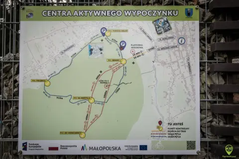 Mapa szlaków turystycznych Nowy Sącz. Znajdziesz tu punkty kontrolne, platformę widokową i trasy piesze.
