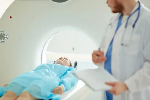 Czy po badaniu PET można prowadzić samochód? Sprawdź, co warto wiedzieć