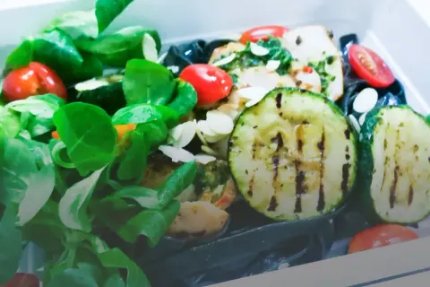 Jak podgrzewać catering dietetyczny? Sekret smaku i bezpieczeństwa