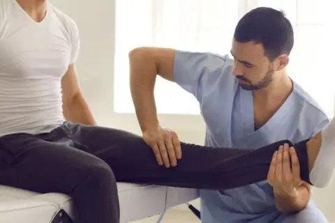 Ile kosztuje wizyta u fizjoterapeuty? Sprawdź ceny i porady