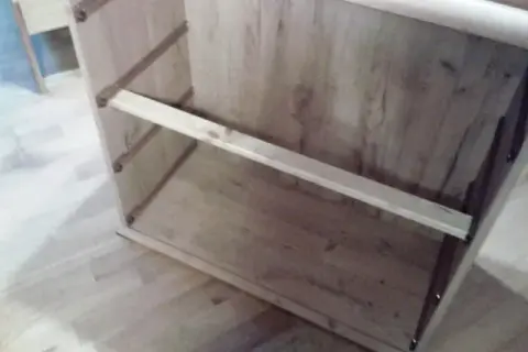 Jak wzmocnić szafkę pod akwarium 240l, aby uniknąć uszkodzeń?