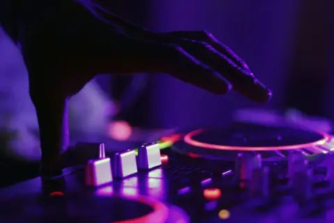 DJ na wesele: Zadaj te pytania i wybierz perfekcyjnego!