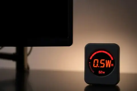 Ile prądu zużywa telewizor LED 65 cali? Sprawdź, zanim kupisz