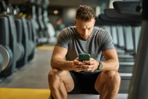 Ile kalorii spala CrossFit? Nawet 1000 kcal/h! Sprawdź, od czego to zależy.