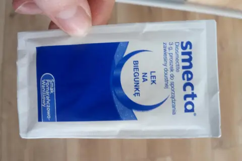 Saszetka leku Smecta dla psa na biegunkę, o smaku pomarańczowo-waniliowym.