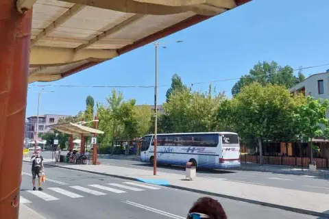 Ile się jedzie autokarem do Złotych Piasków? Sprawdź czas podróży