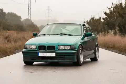 BMW E36 gruz – jak wykorzystać stary model do driftu i tuningu?