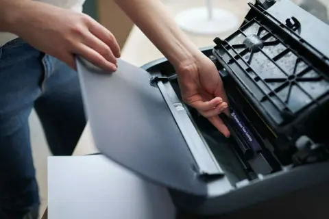 Dlaczego drukarka drukuje co drugi wiersz i jak to naprawić?