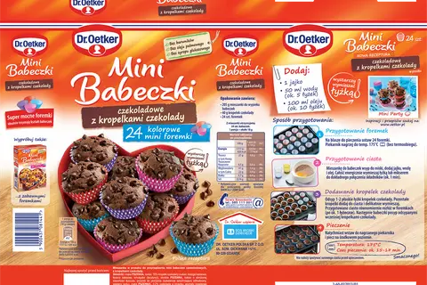 Babeczki Dr. Oetker w kolorowych foremkach, z czekoladowymi kroplami.