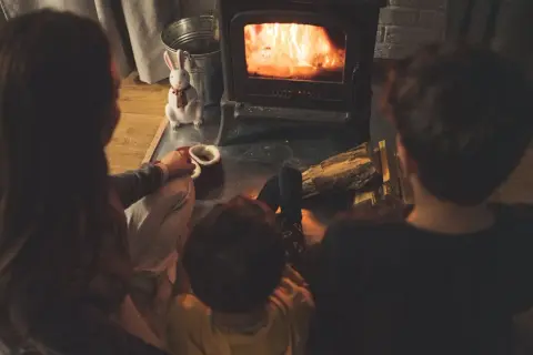 Jak efektywnie ogrzewać zimą przy pomocy pieców 5 klasy na drewno i węgiel