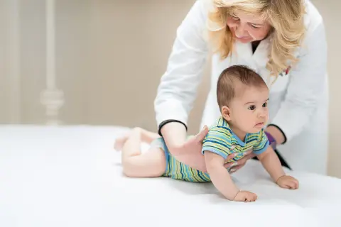 Po porodzie do fizjoterapeuty? Kiedy i dlaczego to klucz do zdrowia