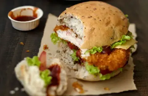 Burger poulet pané maison : la recette ultime, mieux qu'au fast-food !