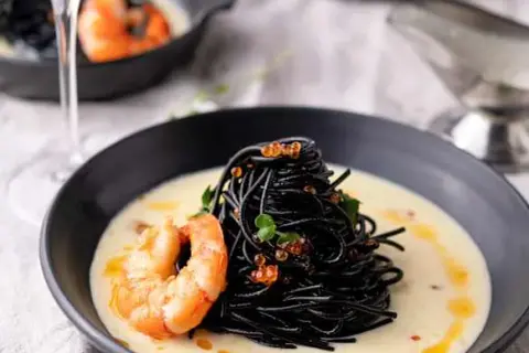 Spaghetti al nero di seppia: Łatwy przepis i smak umami