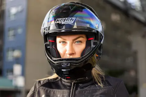 Jak wyciszyć kask motocyklowy i cieszyć się ciszą podczas jazdy