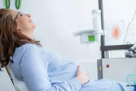 Ból zęba w ciąży? Sprawdź, co bezpiecznie zażyć i czego unikać!