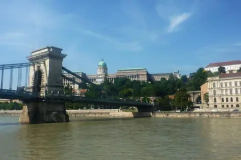 Dunaj w Budapeszcie: Przewodnik po atrakcjach, rejsach i mostach