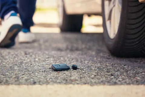 Perte de clé de voiture. L'assurance carte bleue Visa ne couvrira pas ce désagrément.