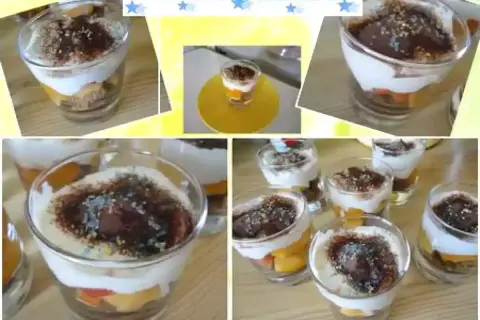 Délicieux tiramisu nectarine en verrines, superposant fruits, crème et cacao. Parfait pour un dessert fruité et gourmand.