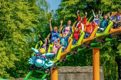 Do której jest czynna Energylandia i jak dostosowuje godziny otwarcia