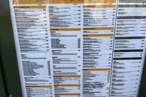 Menu McDonald's, sekcja "Frytki". Ile kosztują średnie frytki w McDonald's? 6,50 zł.