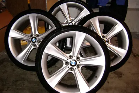 BMW E60 felgi 19 jakie opony wybrać, aby uniknąć problemów z jazdą