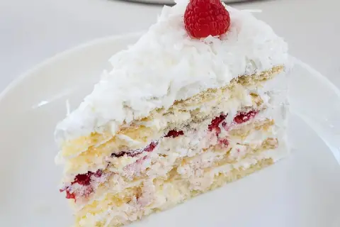 Ciasto Łabędzi Puch z kajzerek i kokosu: przepis, który zachwyca!