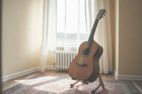Gitara klasyczna czy elektryczna? Wybierz idealny instrument!