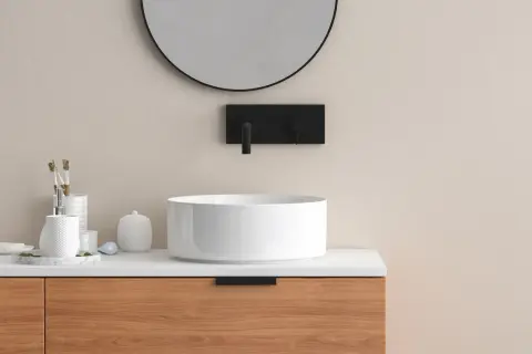 Rubinetto lavabo a parete: design moderno, pulizia facilitata. Valuta pro e contro per il tuo bagno.
